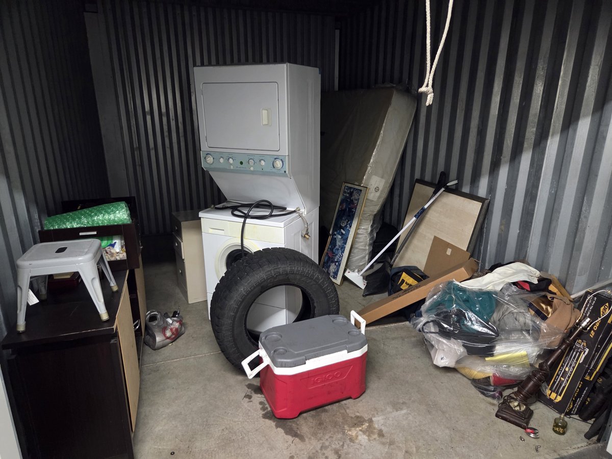 10 x 15 storage unit in Cleveland, OH