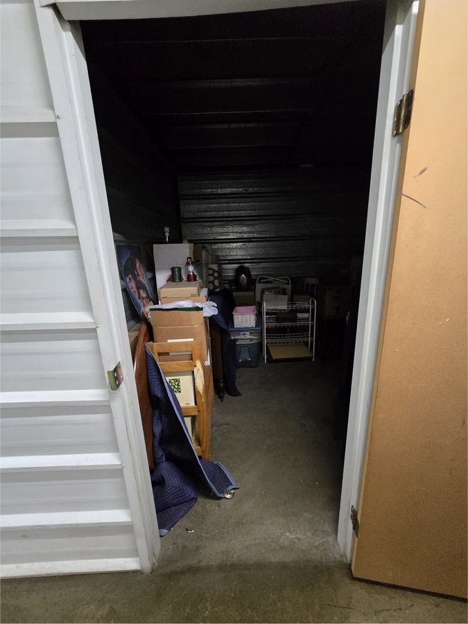 10 x 10 storage unit in Glendora, CA