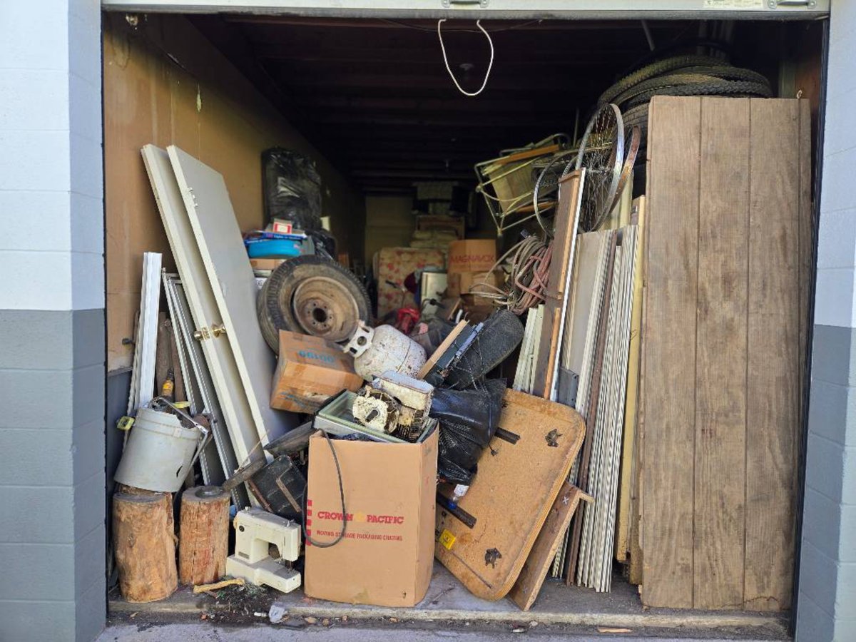 10 x 30 storage unit in Victorville, CA