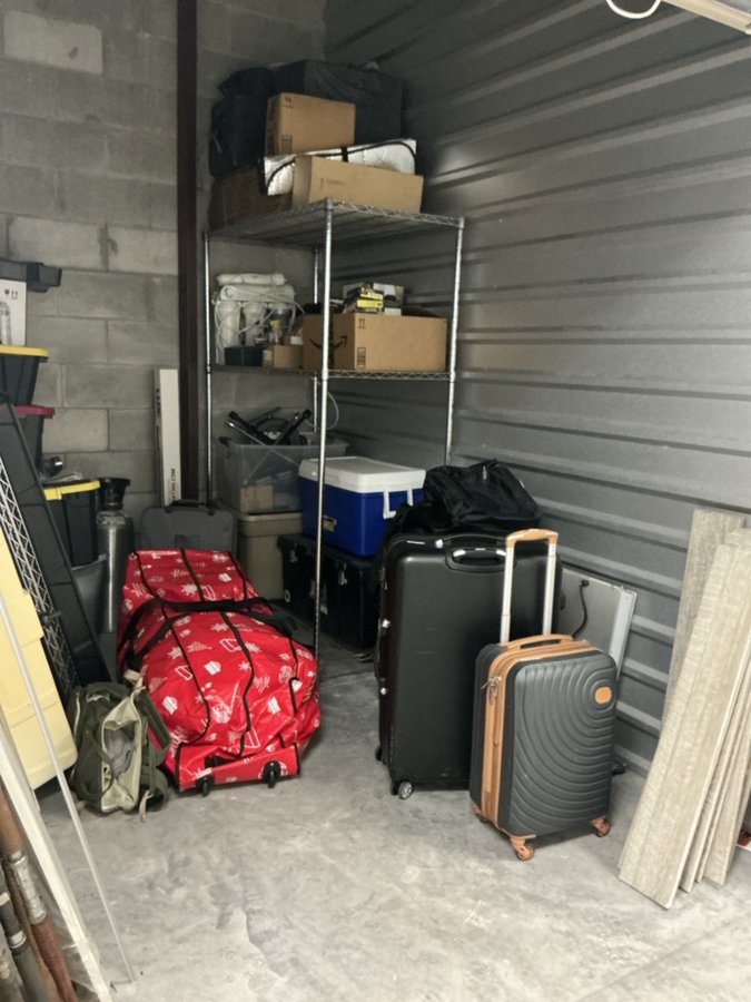 7 x 10 storage unit in Orlando, FL