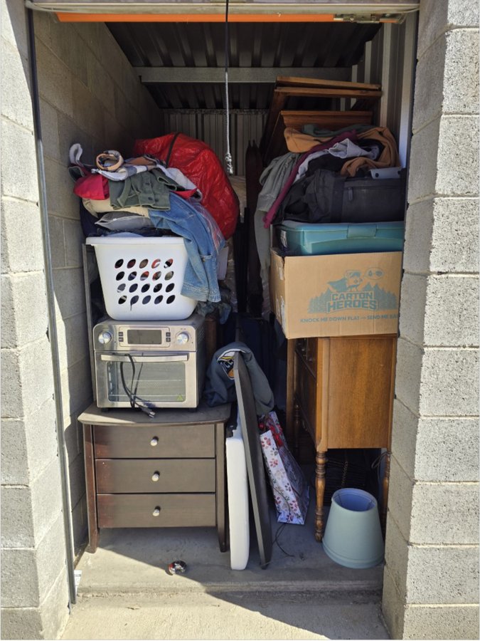 5 x 10 storage unit in Hemet, CA