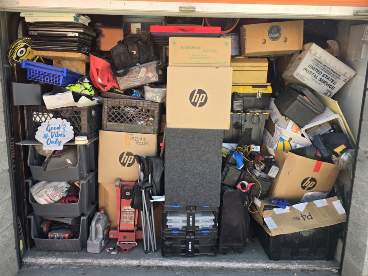 10 x 10 storage unit in Hemet, CA