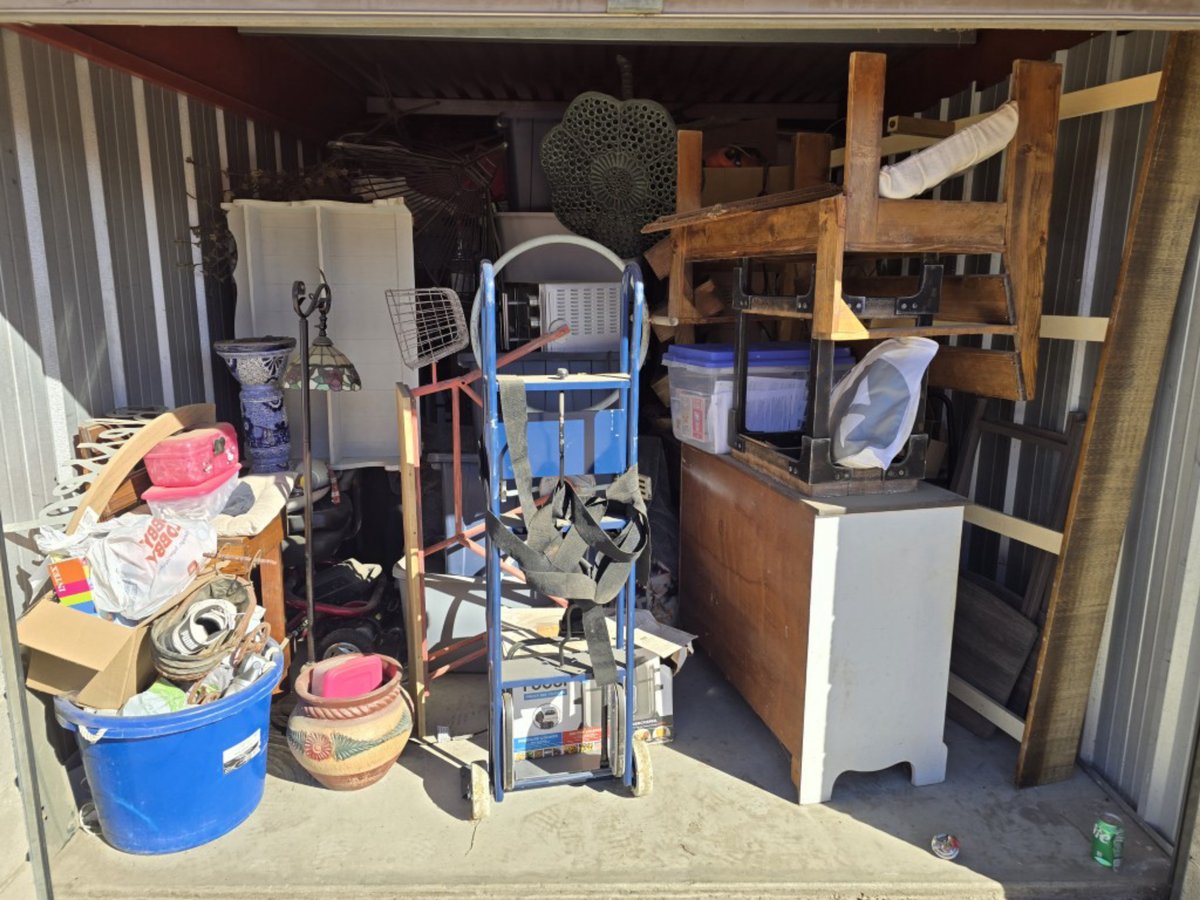 10 x 20 storage unit in Hemet, CA