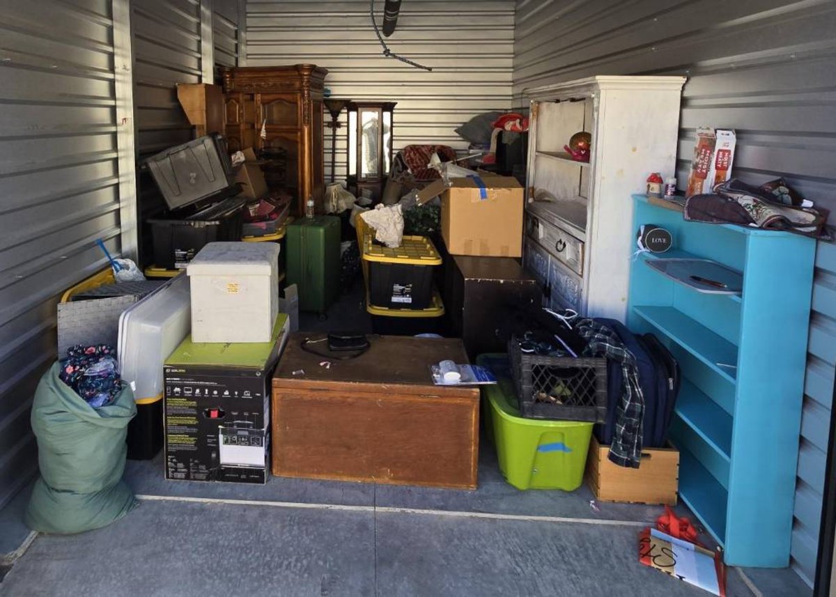 10 x 15 storage unit in Lancaster, CA