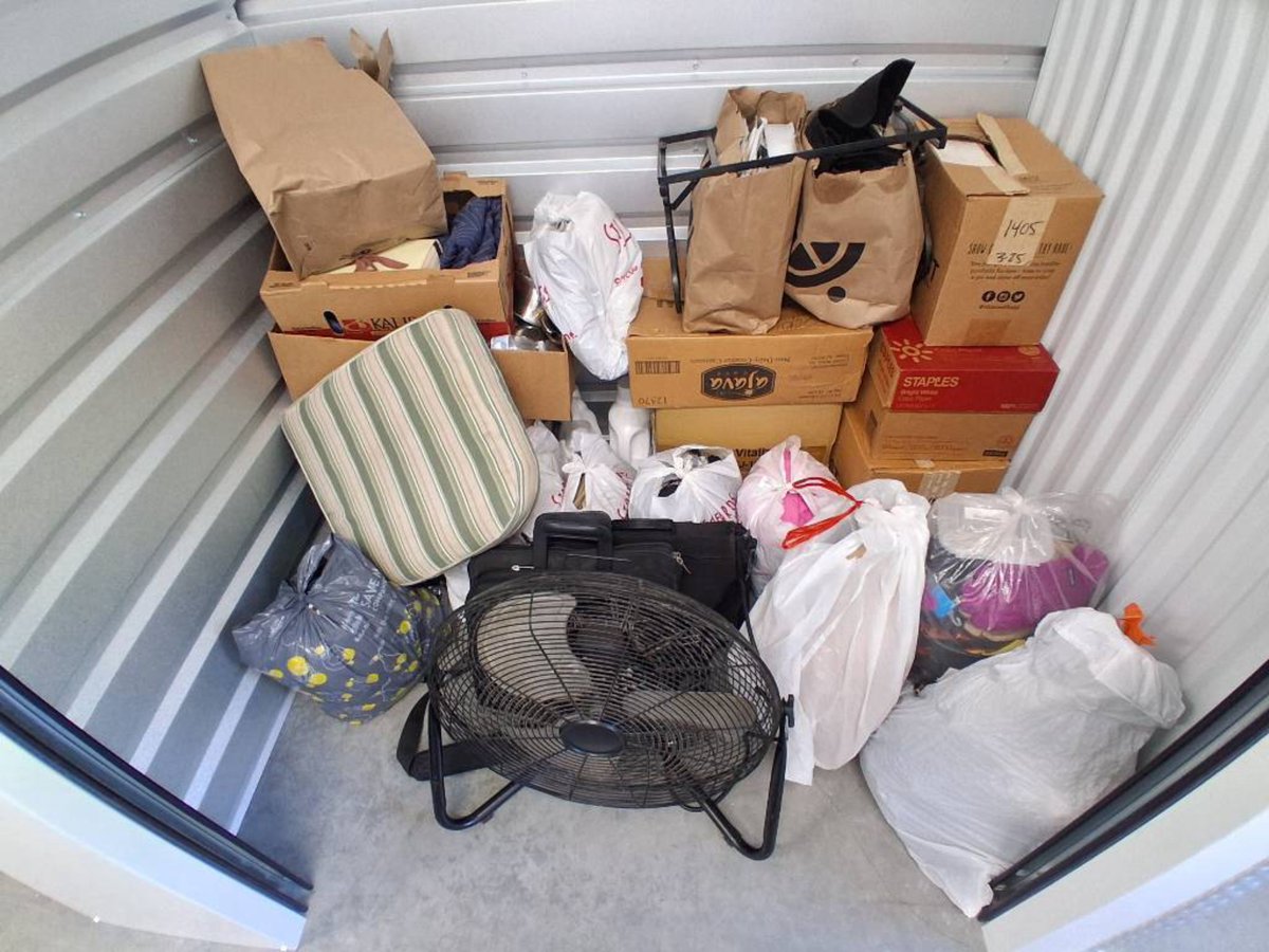5 x 5 storage unit in Lancaster, CA