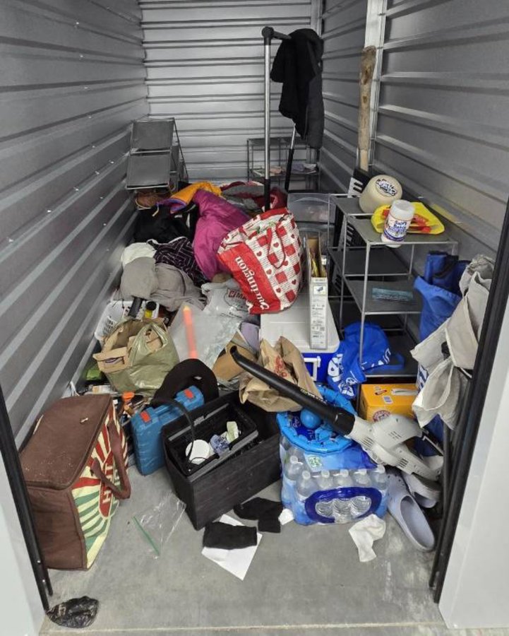 5 x 10 storage unit in Lancaster, CA