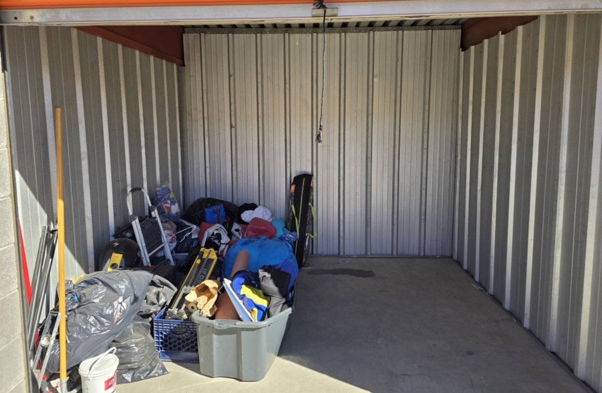 10 x 10 storage unit in Hemet, CA