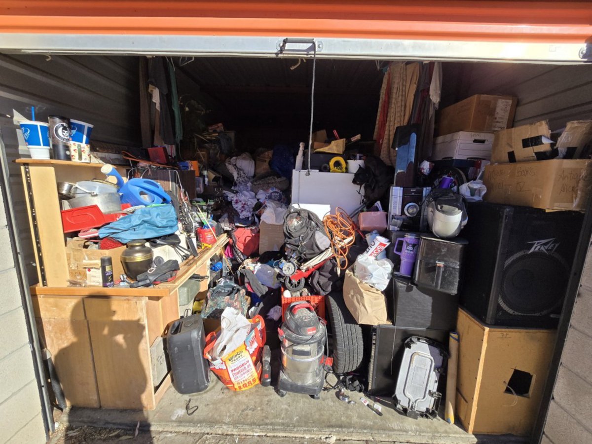 10 x 20 storage unit in Hemet, CA