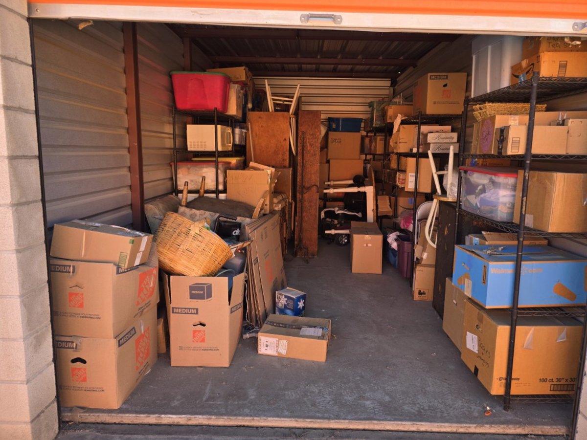 10 x 20 storage unit in Hemet, CA