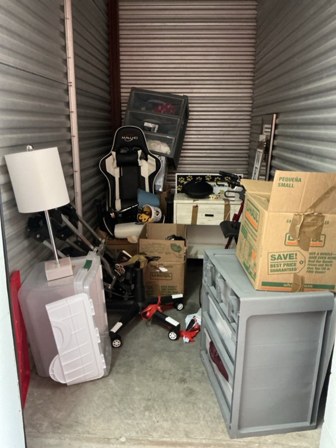 5 x 10 storage unit in Orlando, FL