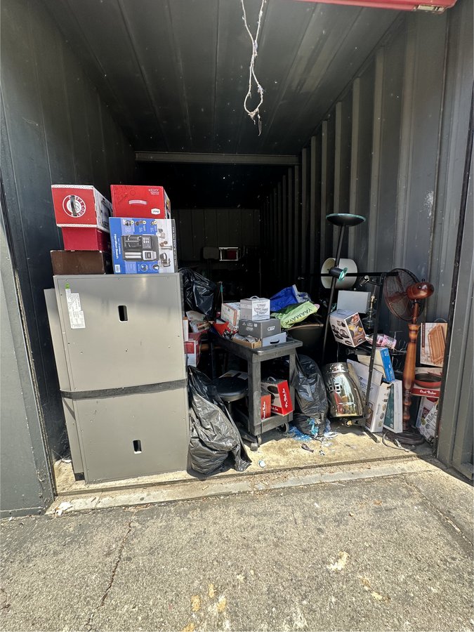 10 x 25 storage unit in Long Beach, CA