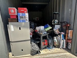 10 x 25 unit in Long Beach
