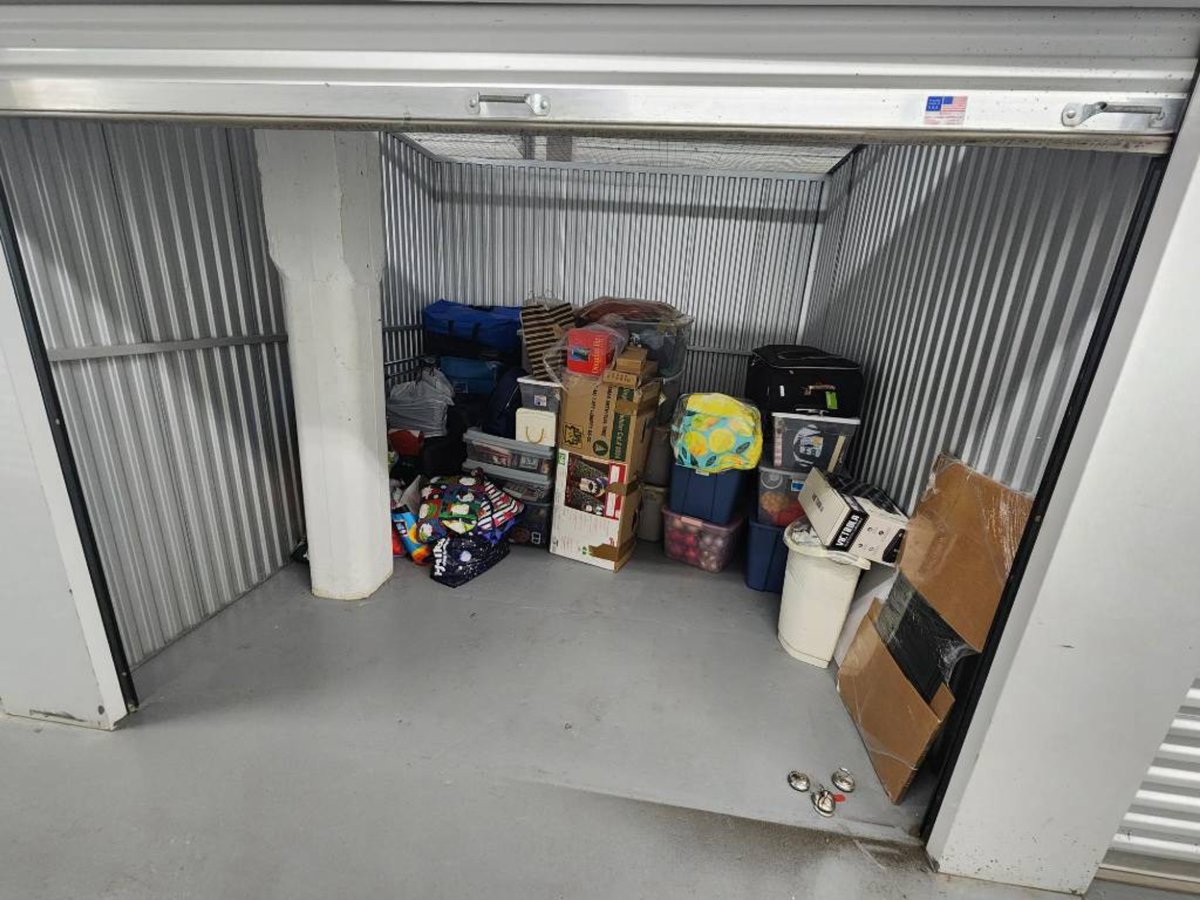 10 x 10 storage unit in Chicago, IL
