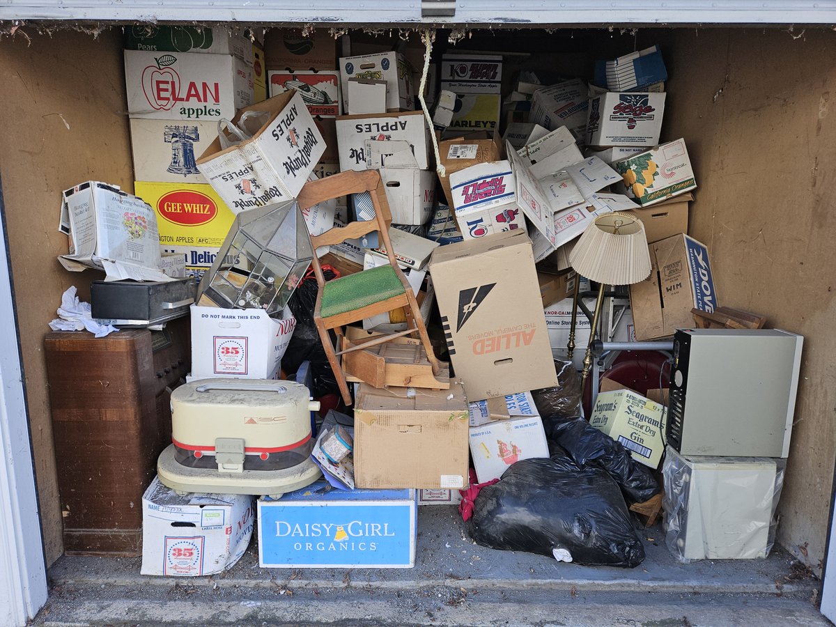 10 x 12 storage unit in San Pablo, CA