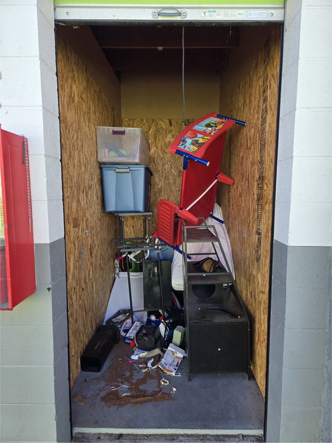 5 x 10 storage unit in Victorville, CA