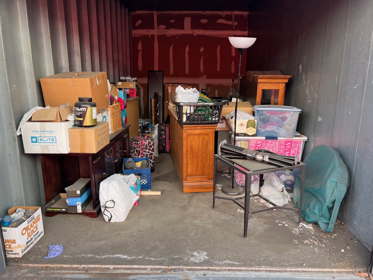 10 x 20 storage unit in Long Beach, CA