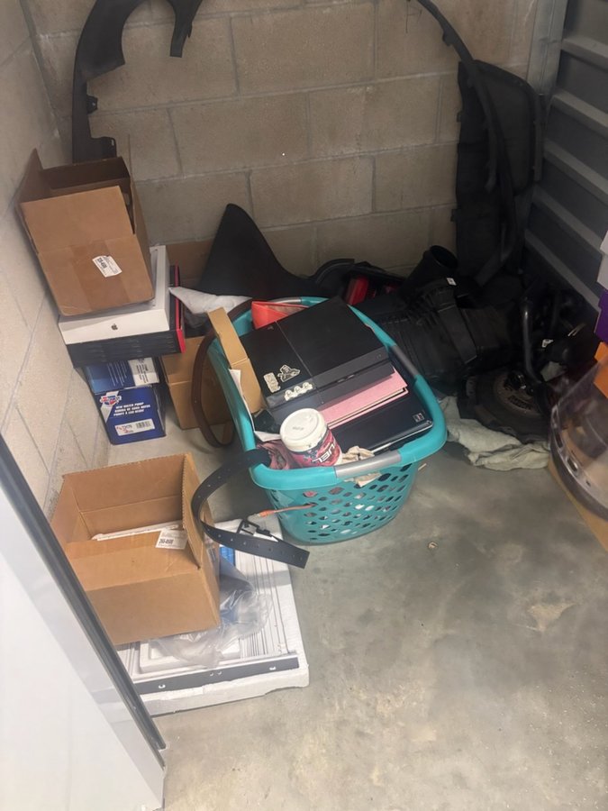 5 x 5 storage unit in Santa Clarita, CA