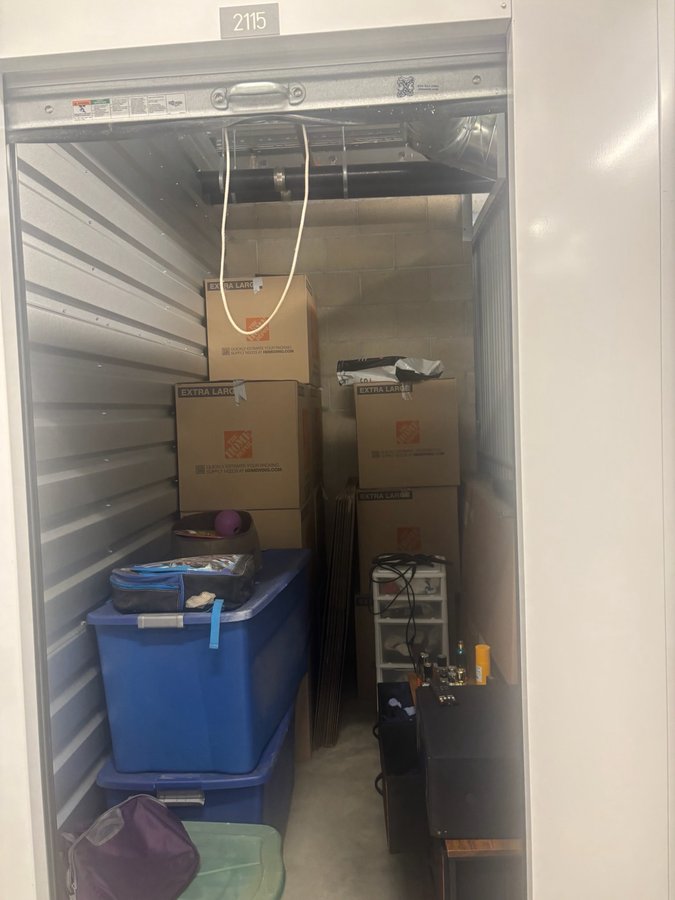 5 x 10 storage unit in Santa Clarita, CA