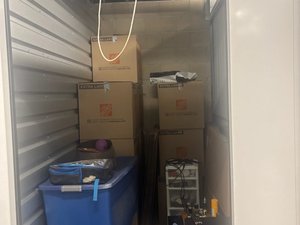 5 x 10 unit in Santa Clarita