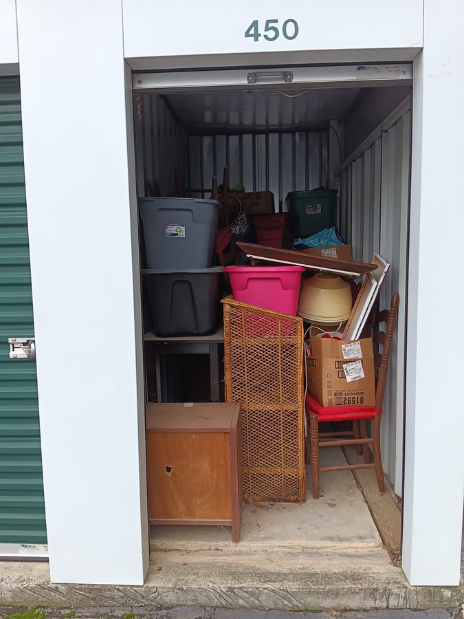 5 x 10 storage unit in Hendersonville, NC
