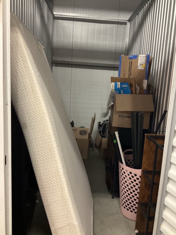 5 x 10 storage unit in Largo, FL