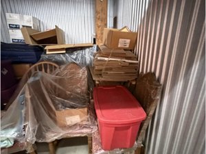 10 x 10 unit in Lawrence
